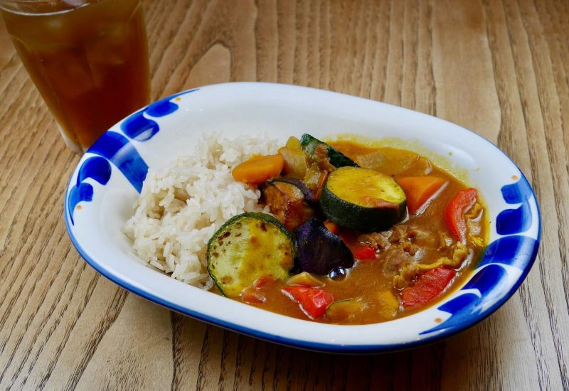 夏野菜カレーと麦茶ごはん