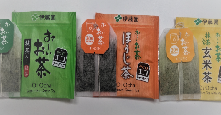 「お～いお茶 エコティーバッグ」シリーズのティーバッグのタグ（持ち手）を分かり易く変更しました。