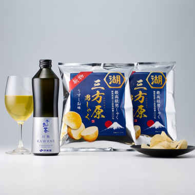 「KAWANE」と「三方原男しゃくポテトチップス」のセット