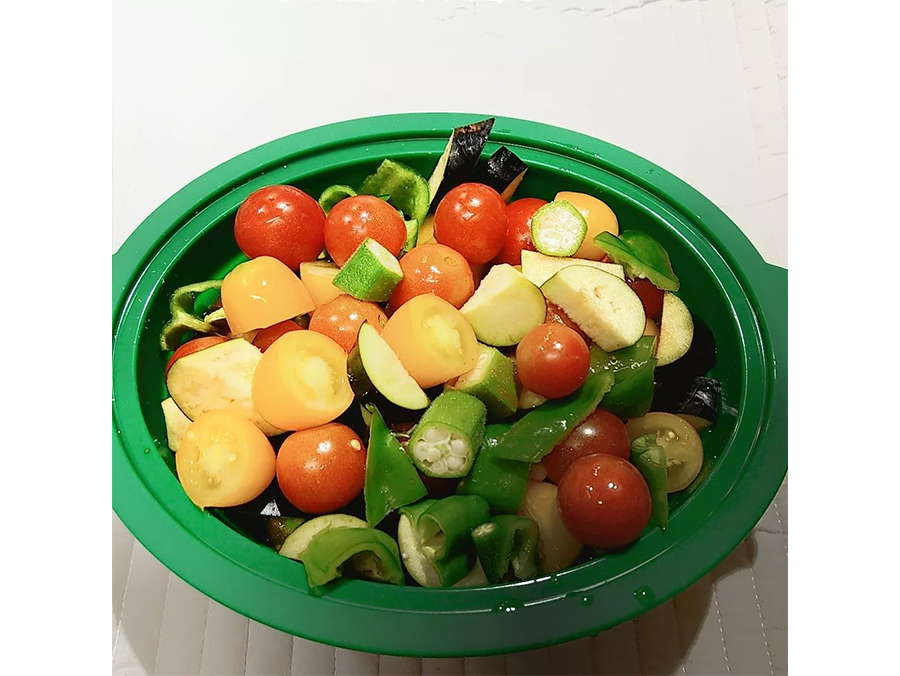 菜園野菜と野菜ジュースのトマト煮